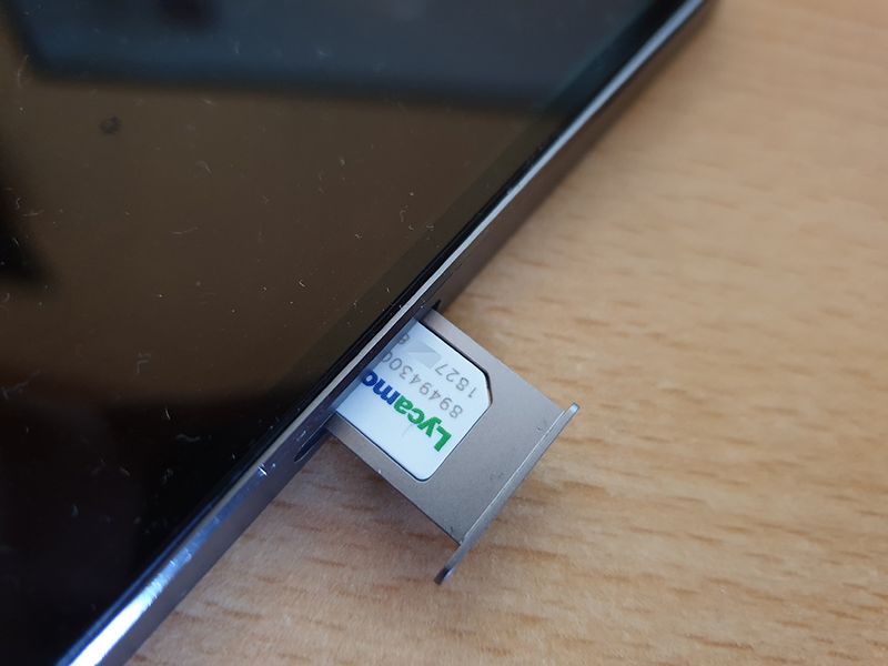 Datei:Nano-SIM-in-Smartphone.jpg